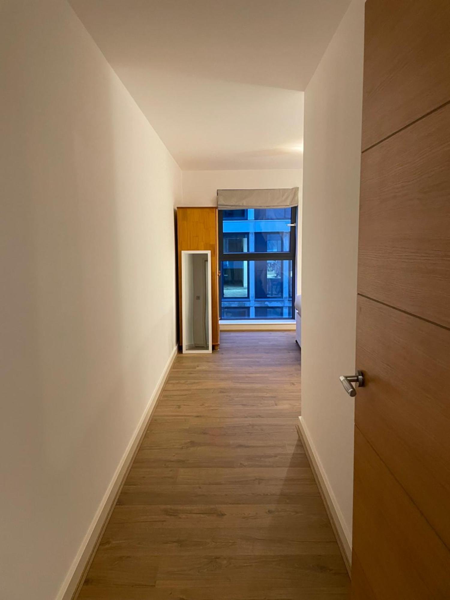 2 Bed, 2 Bath Apartment In Guildford Town Centre With Parking! Экстерьер фото